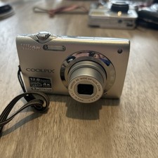 NIKON COOLPIX S3000 12 MP Digital Compact Camera. Read Description