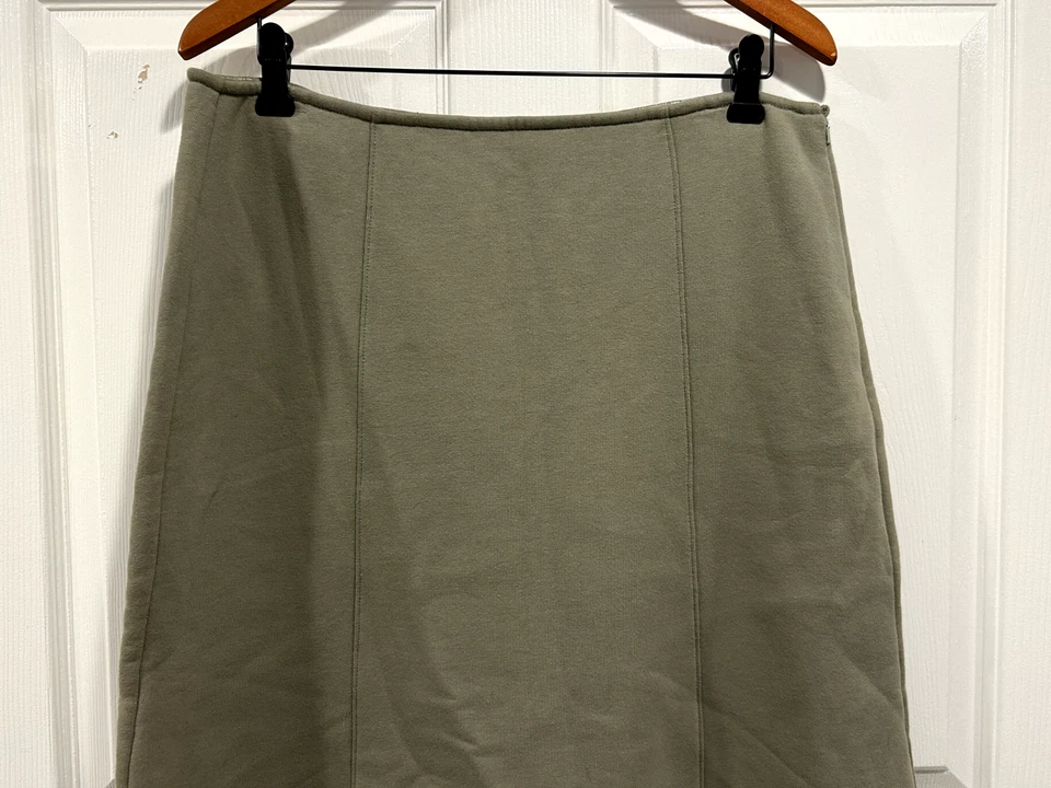 Falda polar Calvin Klein talla mediana línea A rodilla cremallera lateral frente plano cálido oliva Foto 2 de 4