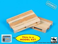 Black Dog 1/48 Wooden Wood Pallets (2 palllets) [Assembled] [MODEL KIT] W48001