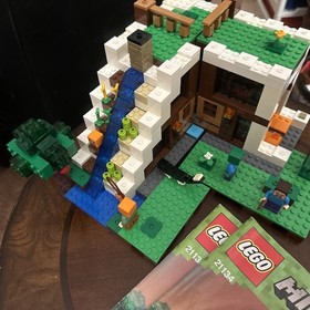 LEGO Minecraft: The Waterfall Base (21134)
