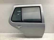 TÜR Hinten Rechts VW Golf 1.6 1 J Limousine Farbe LB7Z satinsilber-metallic Bj
