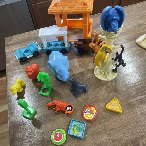 Vintage 1984 Fisher-Price Little People Zoo REPLACEMENT  Animals  Accessories
