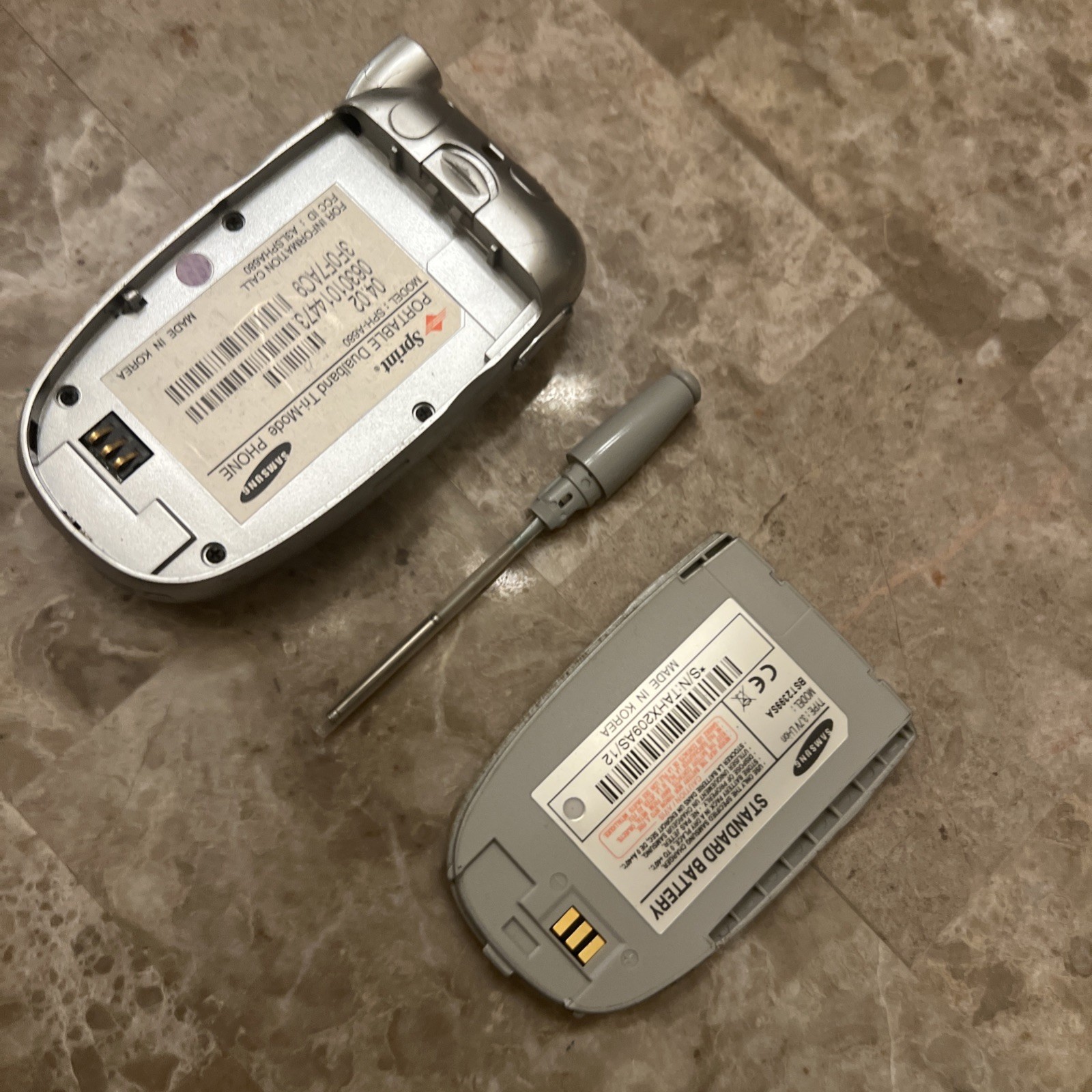 Samsung SPH-A680 Color Display Dual-Band Tri-Mode Built-in Camera Cellular Phone