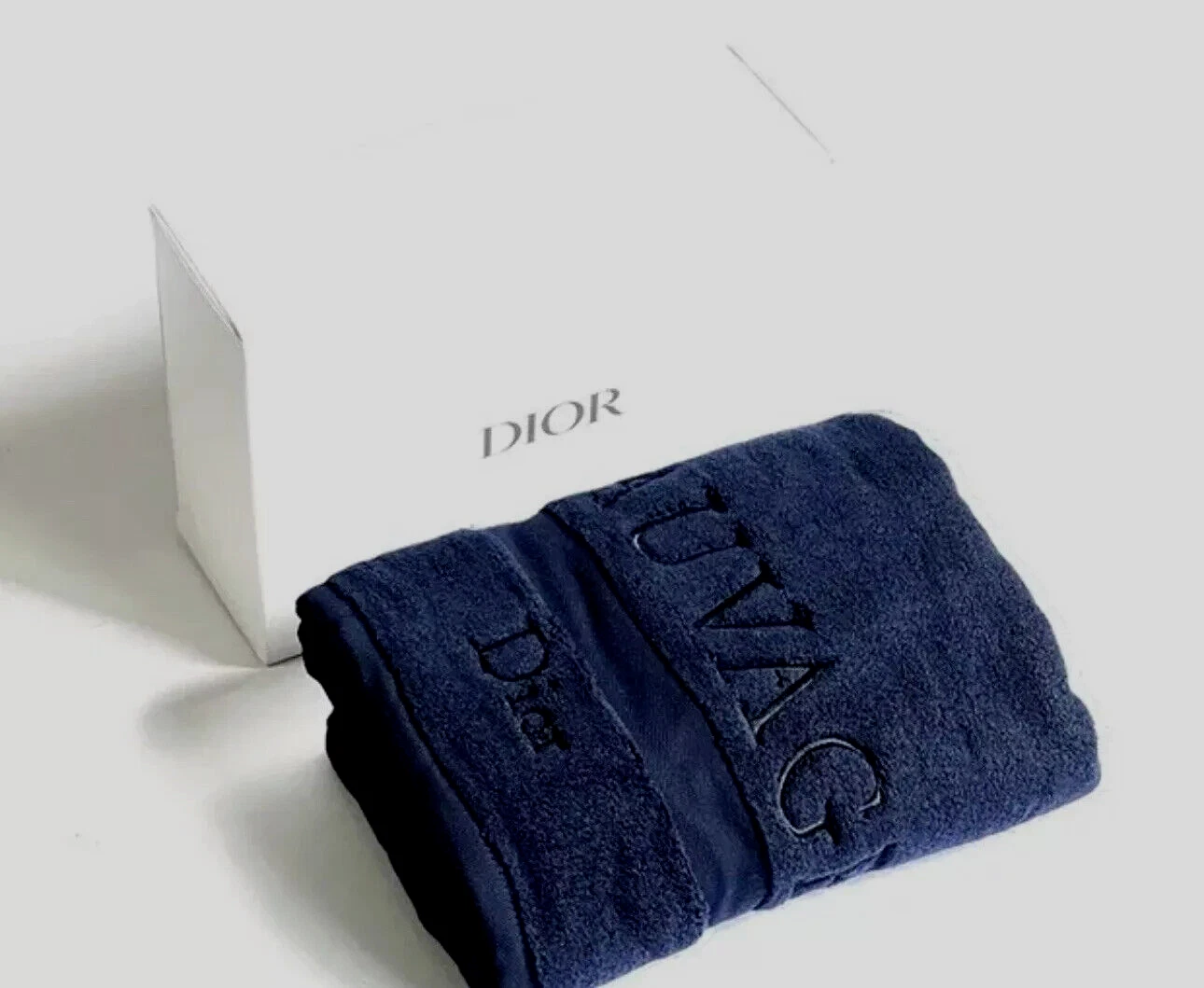 Serviette de bain Dior Sauvage brodée gym sport exercice main 12