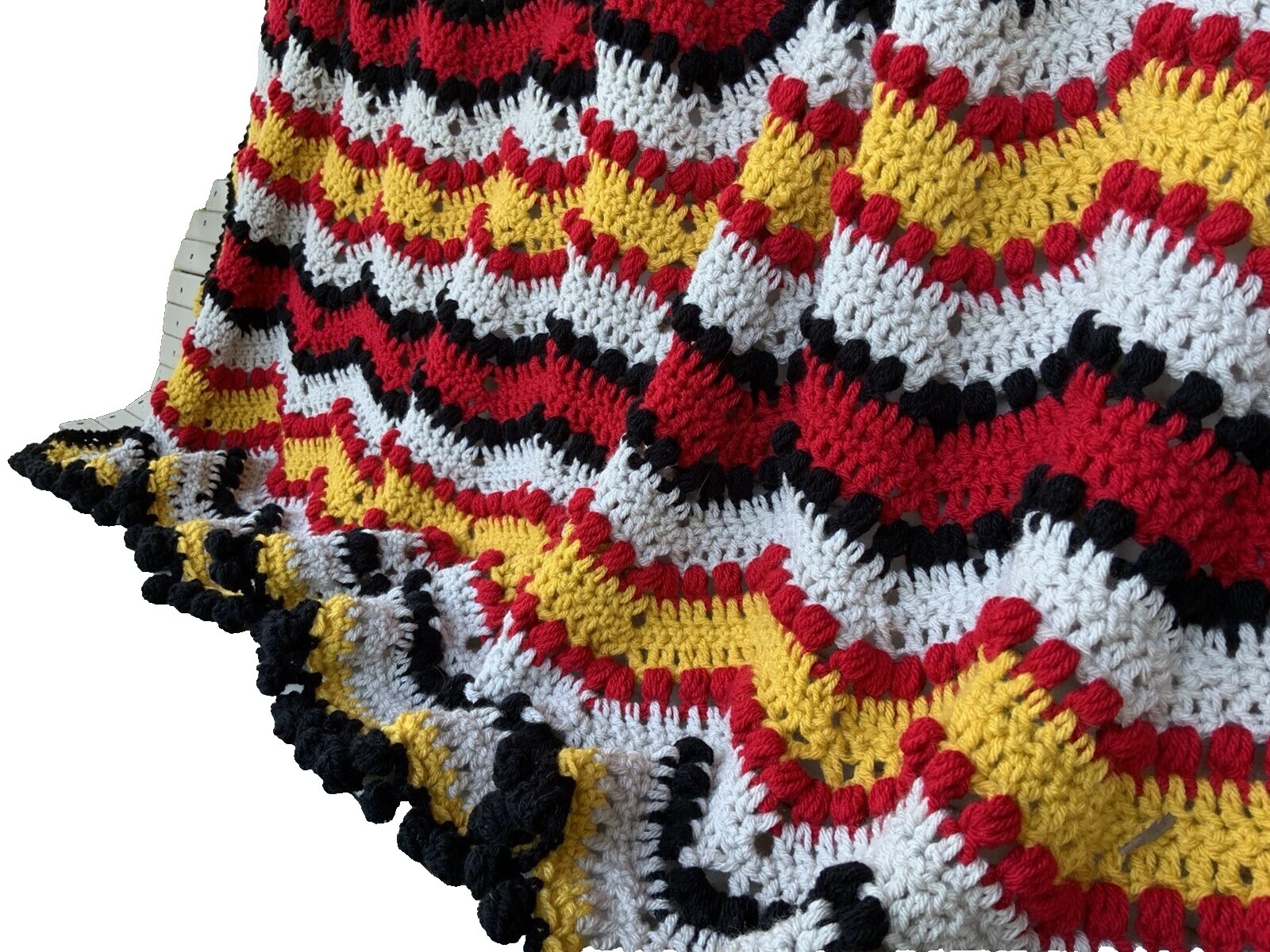 Colchas tejidas y Deportivo Blanco tiran Mantas