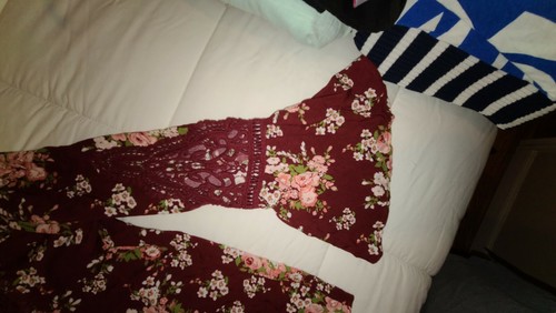 Women's maroon Floral 3/4" sleeve blouse miss chievious 100% rayon medium - Picture 3 of 9