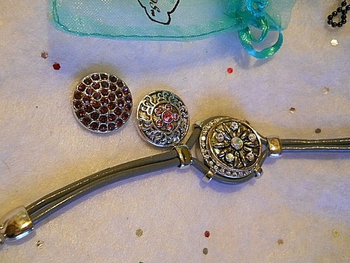 5 Ginger Snaps, gray leather Bracelet, iridescent Flower pink dark purple Charm - Picture 8 of 11