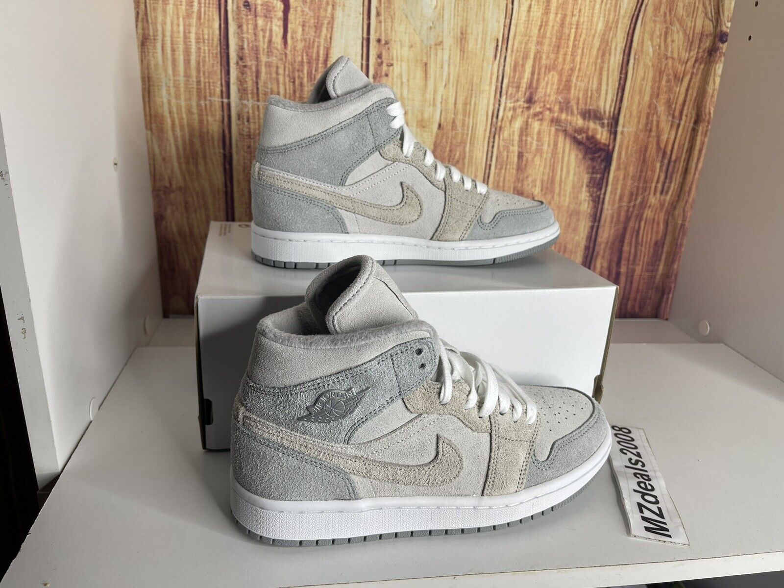 Nike Air Jordan 1 Mid Particle Grey size 7 Suede Womens Retro NEW