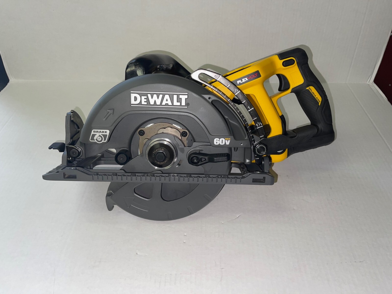 DEWALT DCS577B 60V MAX FLEXVOLT 71/4" Worm Drive Style Saw (Tool Only