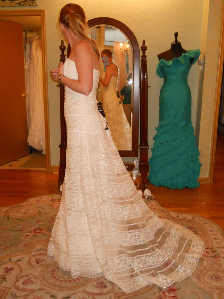 Único, Alternativo Novia Vestido de Novia Maggie Sotterro Vestido, Libby, Talla 8 Foto 3 de 4