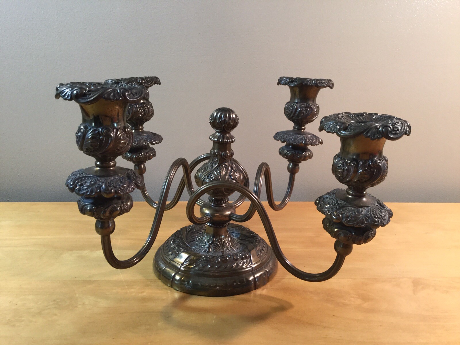 VINTAGE MIDDLETOWN PLATE CO QUADRUPLE PLATE CANDELABRA HARD WHITE METAL
