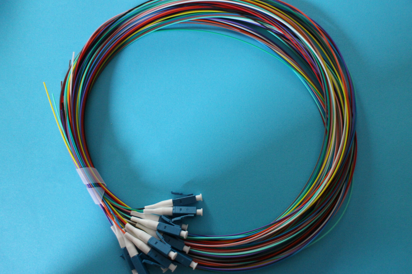 Pigtail SM G652D, LC/UPC, 12 Core/Non Jacketed 0.9mm, 1Meter - Foto 3