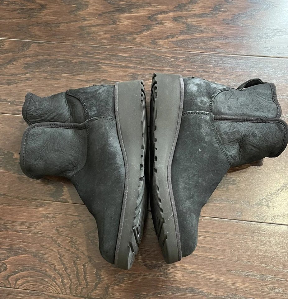 Botín sin cordones de cuña de piel de oveja UGG Kristin negro para mujer talla 6,5 Foto 2 de 4