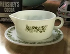 PYREX Crazy Daisy gravy boat & under plate vintage