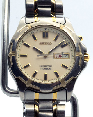 Seiko Kinetic 5M63 Titanium Sports 100 Lumibrite Cream Dial Day Date | New Cap