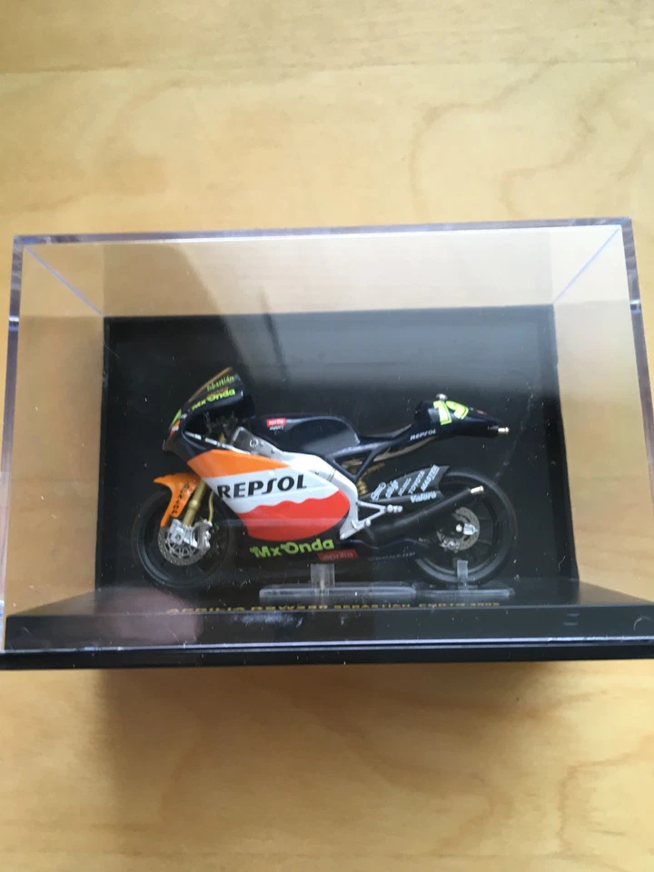 IXO MODELS VINTAGE APRILIA RSW250 MOTORCYCLE SEBASTIAN PORTO 2005 - Image 3 of 4