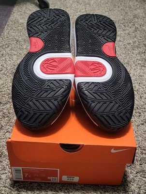 nike team hustle d 11 size 7y