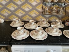 16Pc Dinner Set Vintage Porcelain Crockery . Round Plates/Bowl ,T.Cups /Saucers 