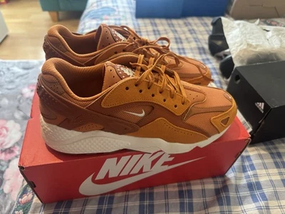 NIKE AIR HUARACHE RUNNER Gr.43 Neu - Bild 1 von 4