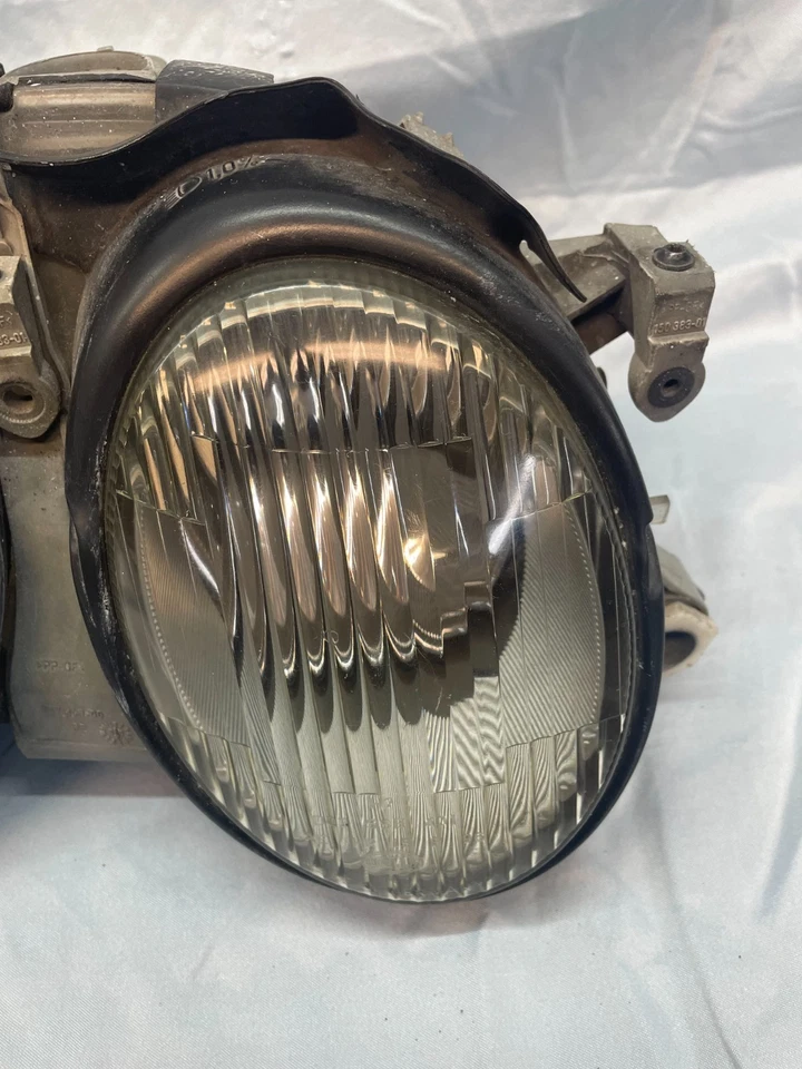 Faro halógeno pasajero derecho 96-99 Mercedes Benz OEM W210 E420 E430 E55 AMG Foto 2 de 4