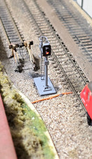 SN11 - CR Signals N Gauge 2 Aspect Home Signal with Safety Cage (Red / Green)
