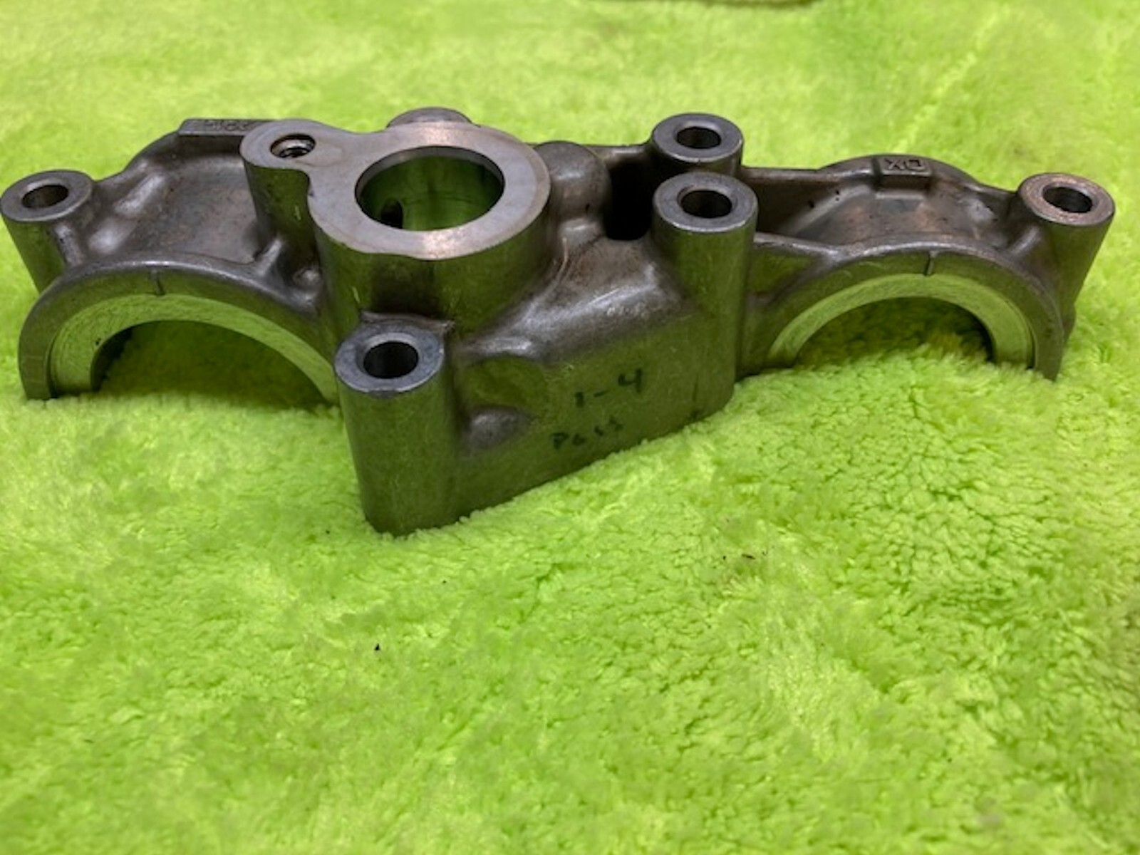 Maserati 4.2 Camshaft Variator Cap Oil Control Camshaft Saddle 229169 Bank 1