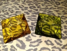 VINTAGE ANCHOR HOCKING GOLD & GREEN ASHTRAY SET