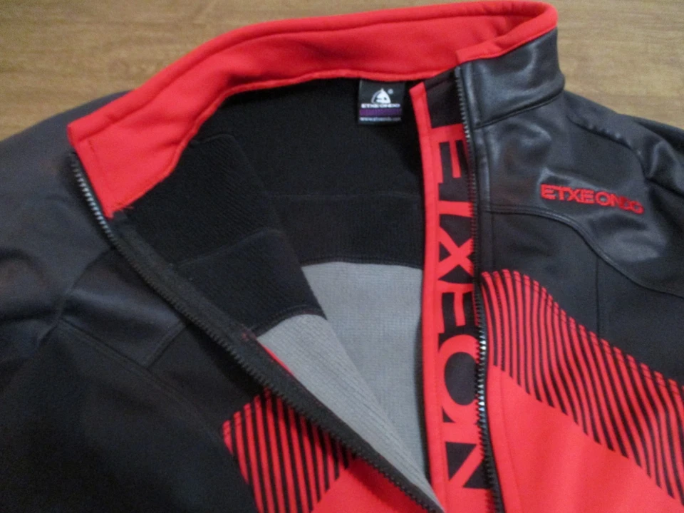 ETXEONDO WINDSTOPPER WOMANS CYCLING JACKET RED & BLACK LARGE - Image 2 of 4