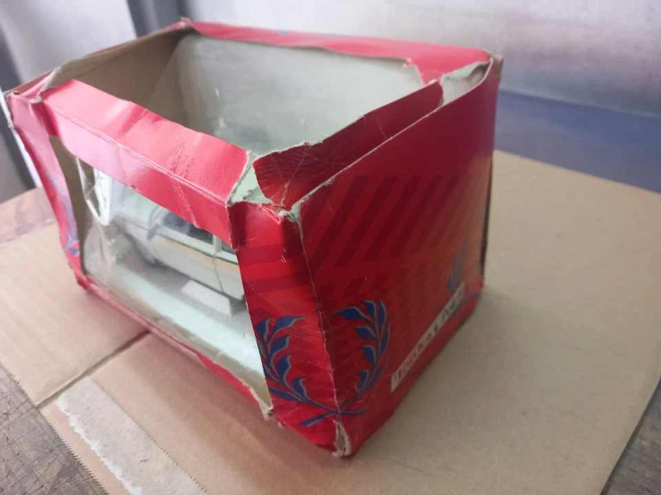 Autobianchi Y 10  Polistil 1/25 SCATOLA ROVINATA - Immagine 2 di 4