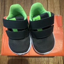 Nike Unisex Kids Sneaker Mesh Low Top Strap US 2C size is 2C. Box damaged.