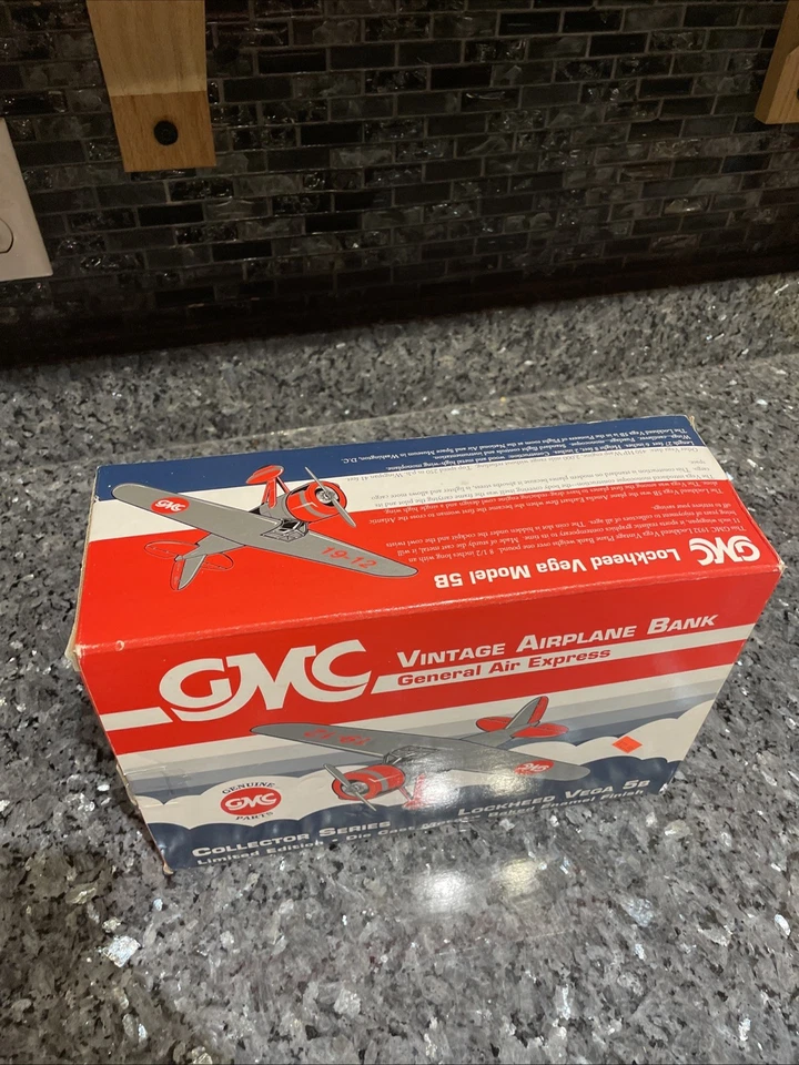GMC Vintage Airplane Bank Collector Series 1992 Lockheed Vega 5B Foto 2 de 4
