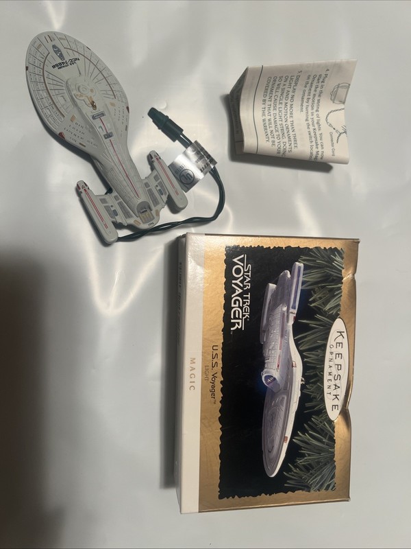 Hallmark Keepsake 1996 Star Trek Voyager U.S.S. Voyager Magic Light Ornament