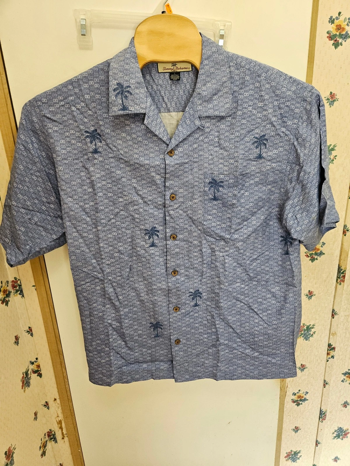 Tommy Bahama Large 100% Silk Short Sleeve Shirt, Embellishments
