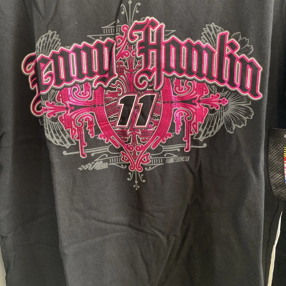 Camiseta Denny Hamlin #11 nova perseguição multicolorida autêntica tamanho grande - Imagem 2 de 4