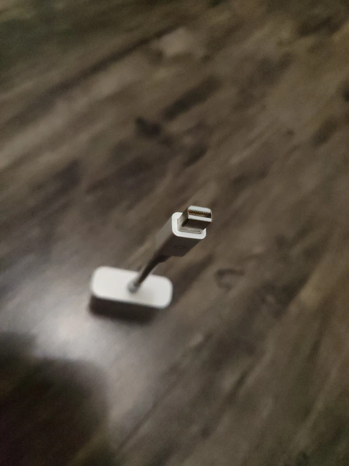 Genuine Apple A1307 Mini Display Port Thunderbolt to VGA Adapter A1307 - Image 2 of 3