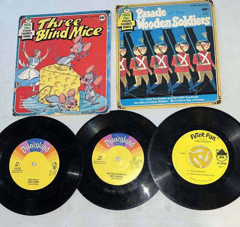 Lot of 5 children’s 45 Rpm Records/ 2 have record sleeves.