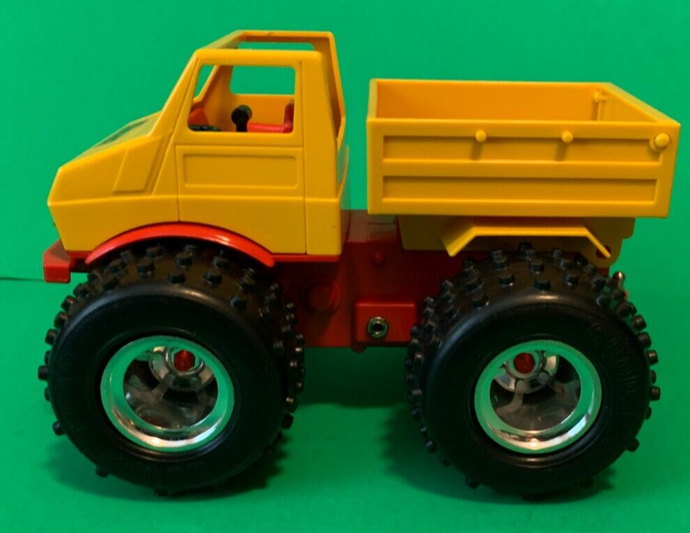 Digger Dan's Construction - 4X4 DUMP TRUCK w/ POWER CRANE