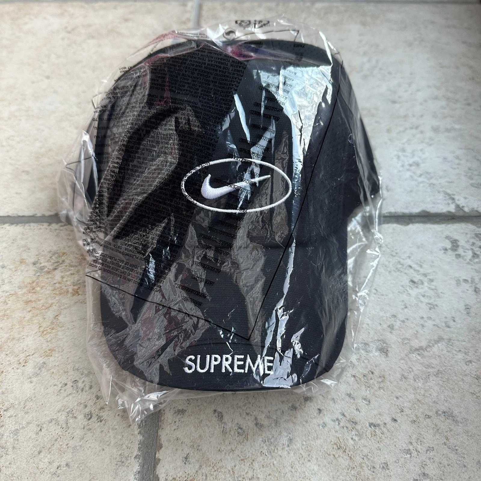 Chapeau de course Supreme Nike noir neuf sous blister