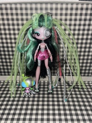 Novi Stars - Curl N Coil - Roe Botik Doll, original alien fashion with pet 