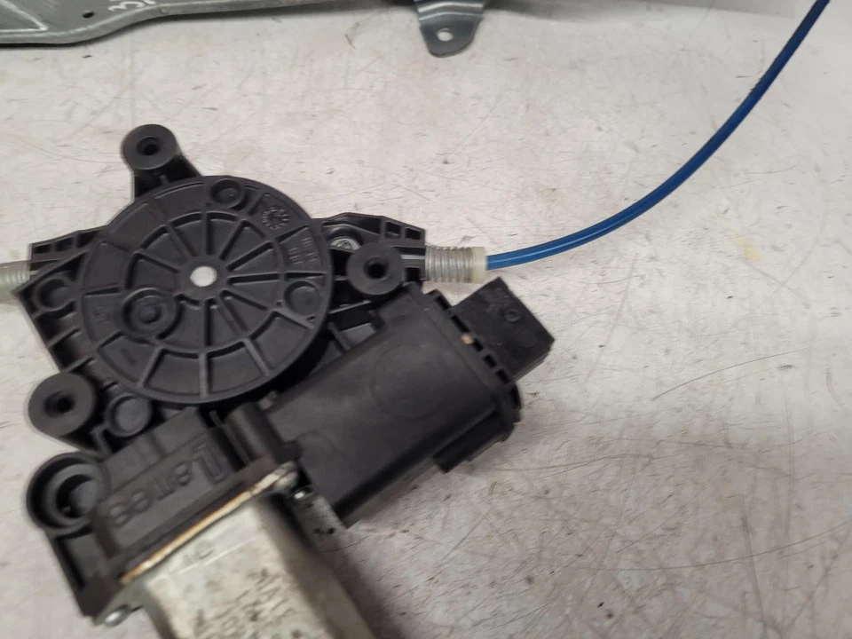 VAUXHALL CORSA 2010 FRONT RIGHT WINDOW REGULATOR DRIVER SIDE 39161985 - Image 3 of 4