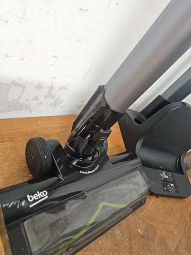 Beko PowerClean Upright Vacuum Cleaner 28.8V 165W + Stand & Accessories VRT94929 - Picture 10 of 24