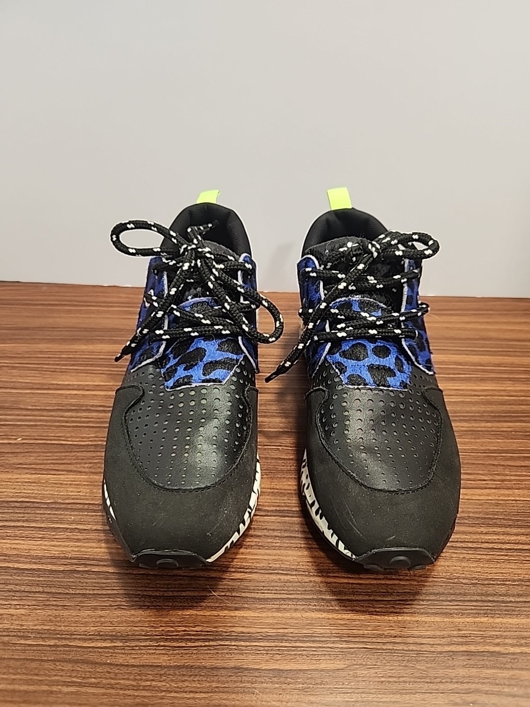 Neon Black Blue Leopard Womens Sz 8