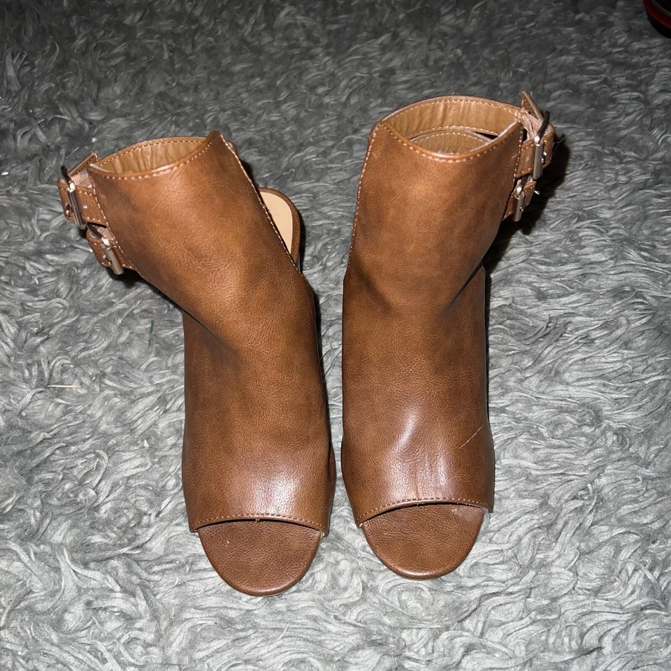 Botines marrones de bambú con tiras peep toe tacón bloque, talla 6 Foto 3 de 4