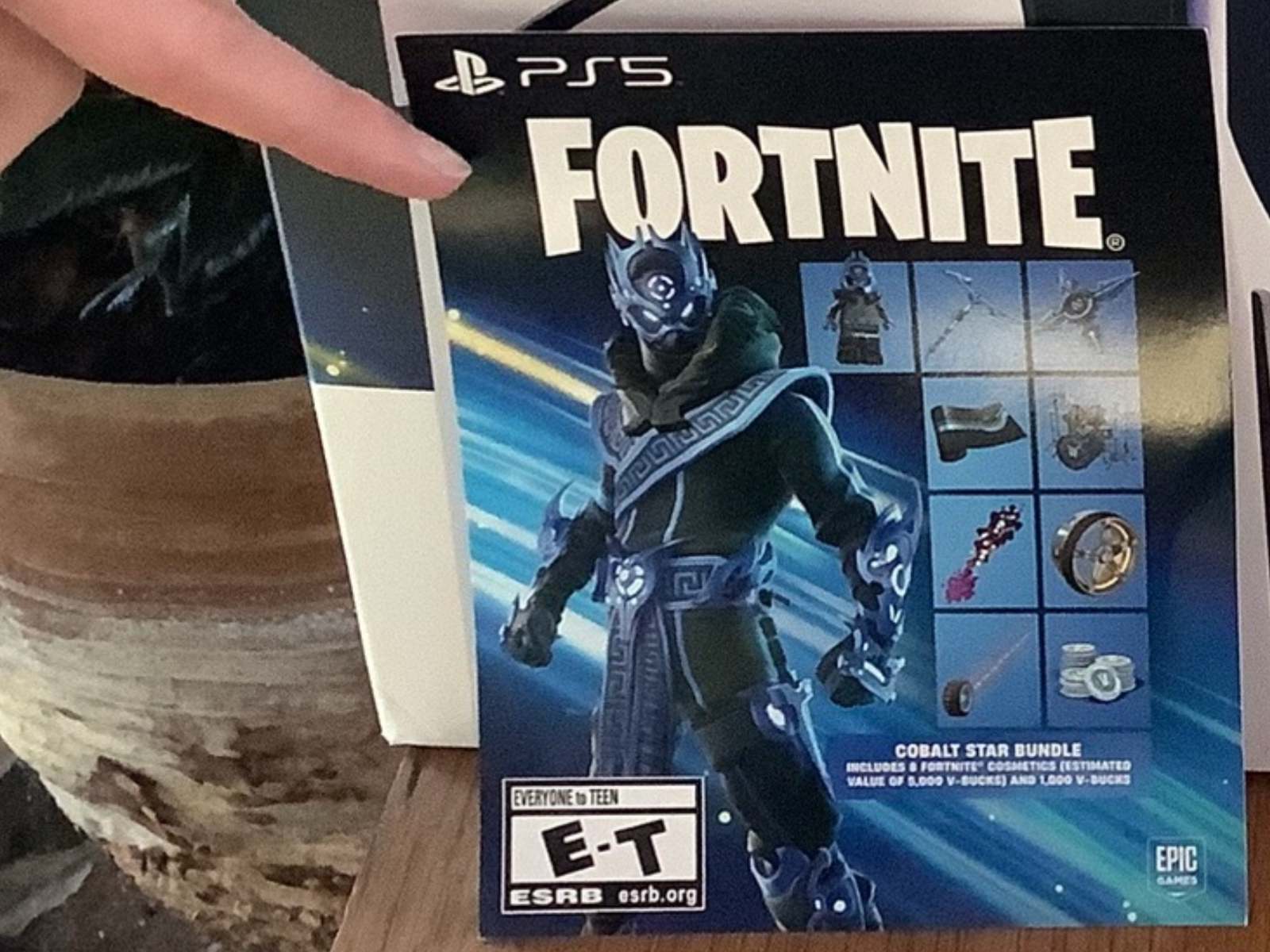 PS5 Fortnite Cobalt Star Bundle with 1000 V-Bucks Game Code-image