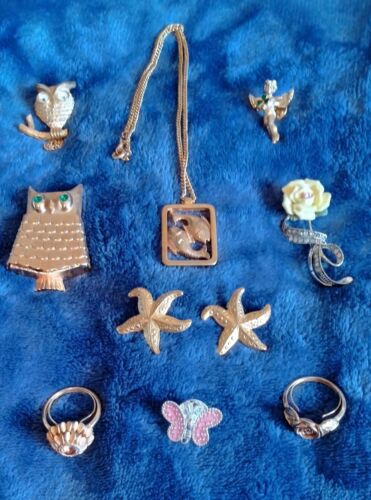 VINTAGE AVON JEWELRY LOT