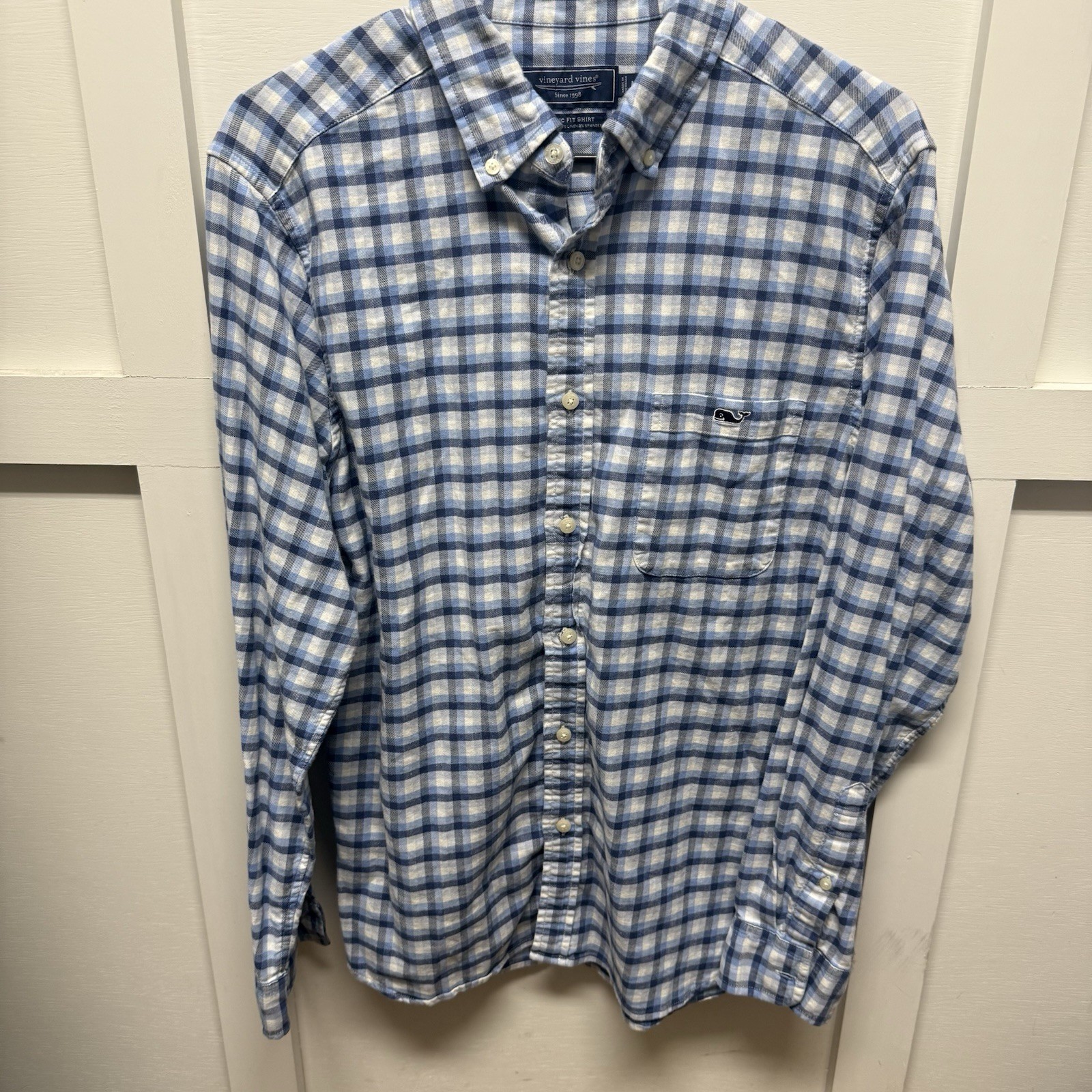 vineyard vines button down medium - image 1