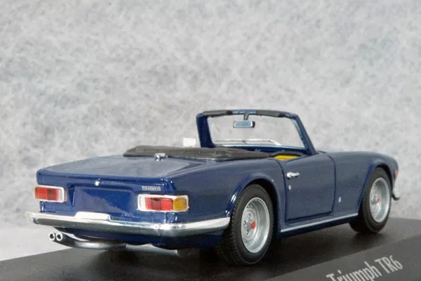 Minichamps 1/43 Triumph TR6 1968 Dark Blue Diecast Model Car - Image 2 of 3