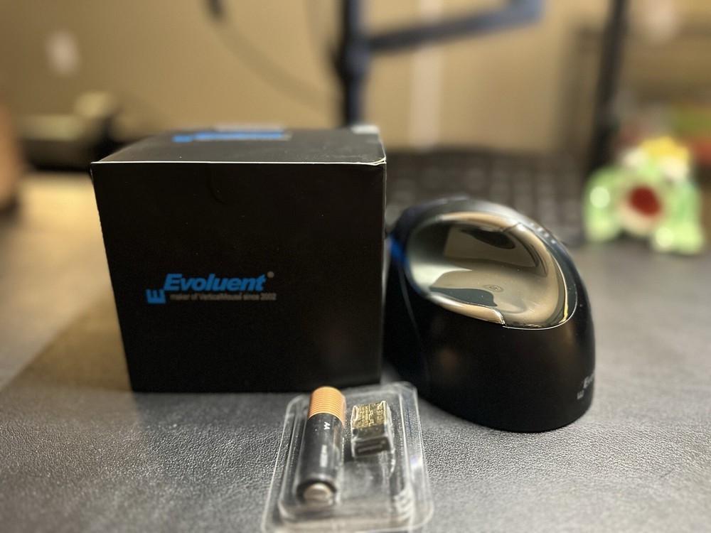 Evoluent VM4RW Wireless Ergonomic Mouse for Maximum Comfort and Pain Relief