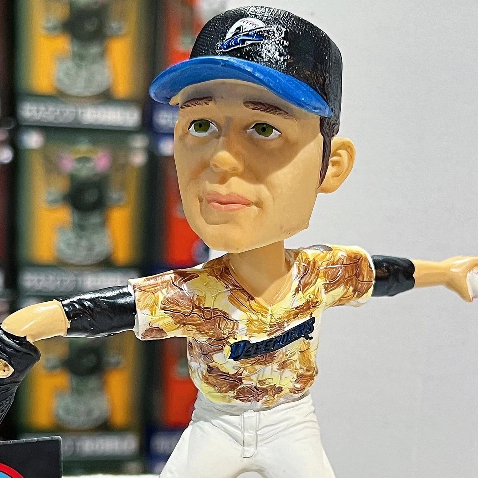 MADISON BUMGARNER CT Defenders SF Giants 2014 World Series "MVP" Bobblehead - Image 3 of 4