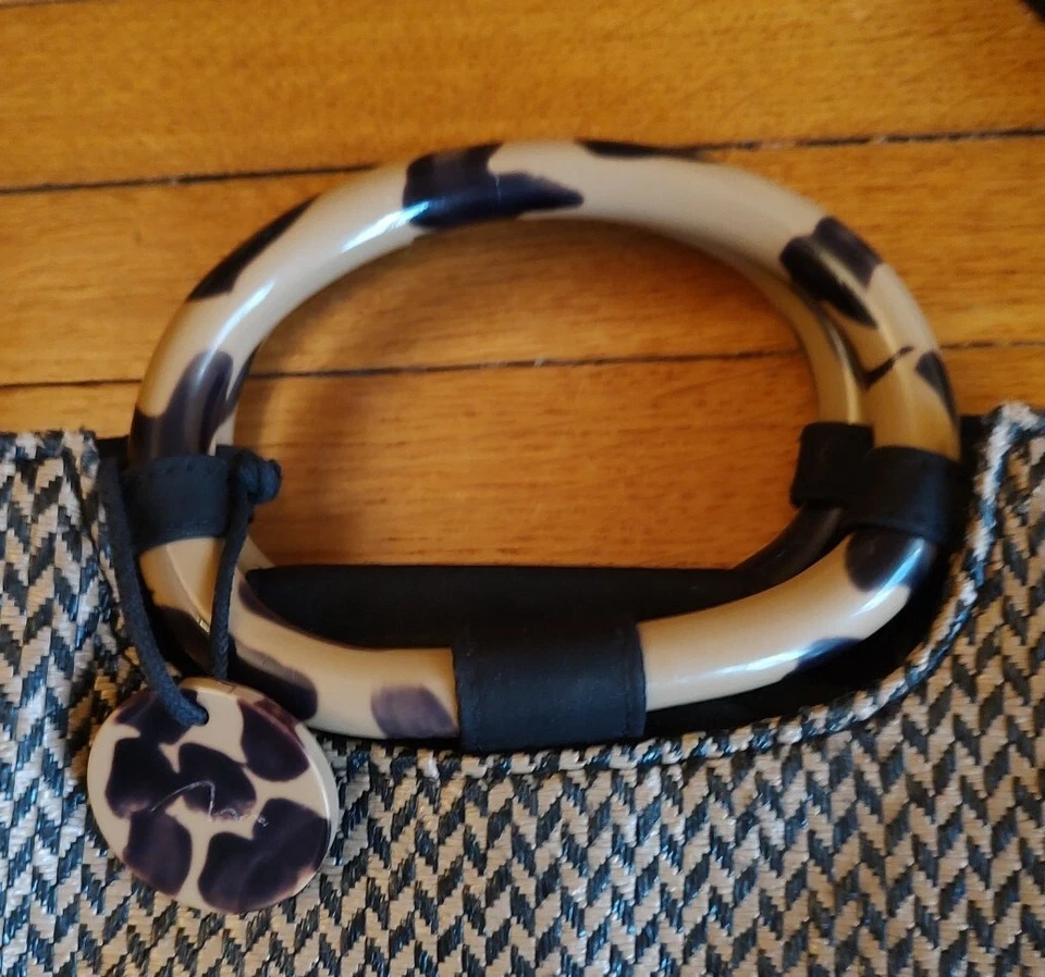 Bolso Bandolera Marlo Tejido Espiga Chevron Negro Tostado Foto 3 de 4